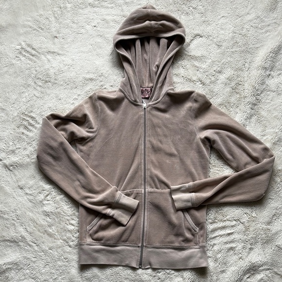 Juicy Couture Sweaters - Juicy Couture Vintage Velour Sweater Beige Size Medium